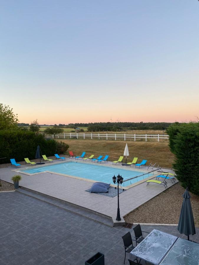 Kourline Villalunoterie Futuroscope Piscine Spa Oyre Екстериор снимка