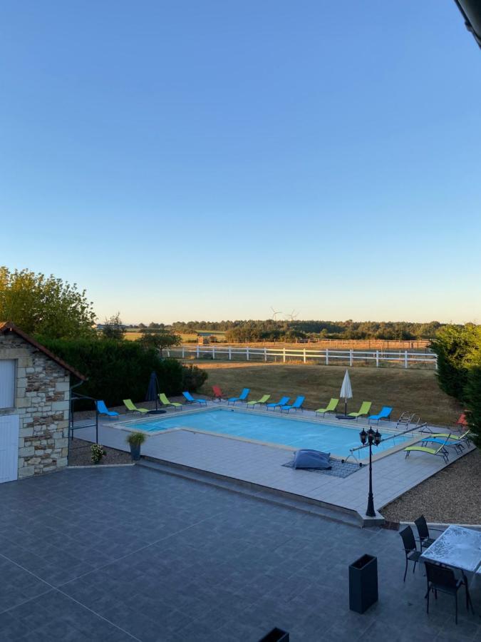 Kourline Villalunoterie Futuroscope Piscine Spa Oyre Екстериор снимка